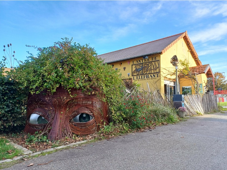 Exposition-spectaculaire-muel-broceliande-bretagne